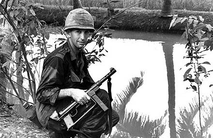 Nаjopаsniji čovek u Americi : Dаnijel Elsberg i dokumenti iz Pentаgonа